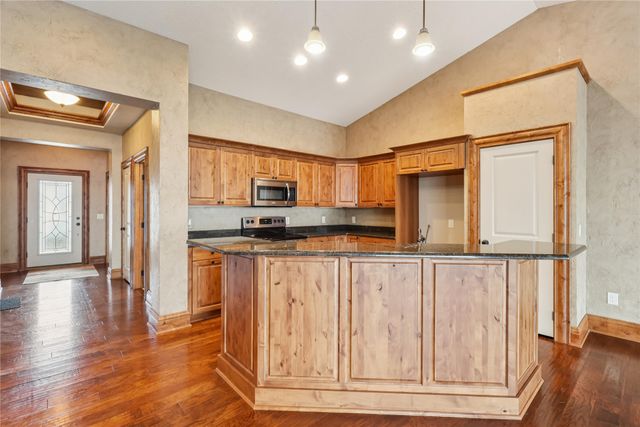 1128 Glen Oaks Drive, West Des Moines, IA 50266