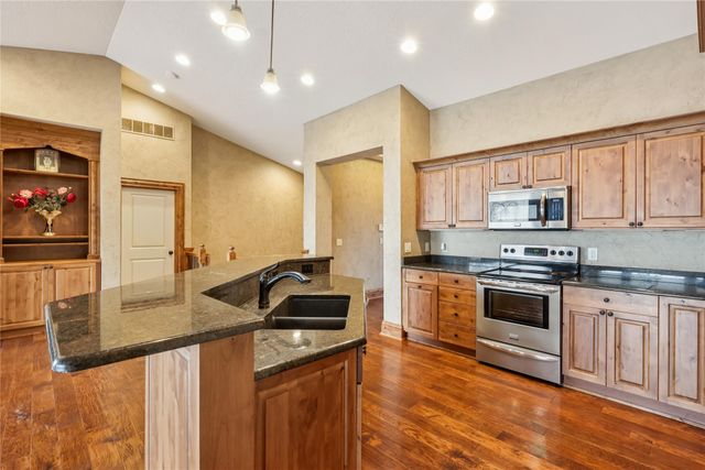 1128 Glen Oaks Drive, West Des Moines, IA 50266