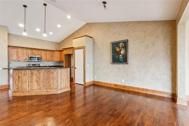 1128 Glen Oaks Drive, West Des Moines, IA 50266