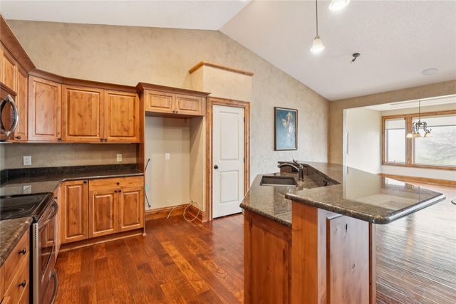 1128 Glen Oaks Drive, West Des Moines, IA 50266