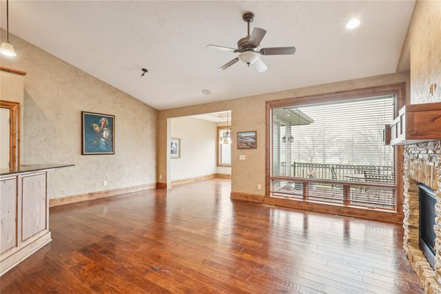 1128 Glen Oaks Drive, West Des Moines, IA 50266