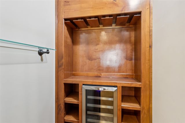 1128 Glen Oaks Drive, West Des Moines, IA 50266