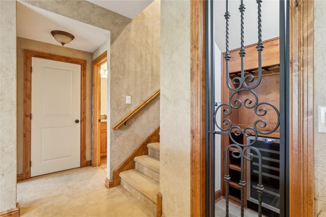 1128 Glen Oaks Drive, West Des Moines, IA 50266