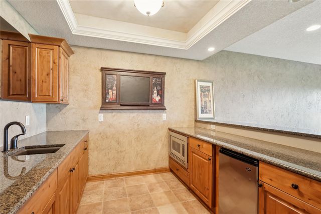 1128 Glen Oaks Drive, West Des Moines, IA 50266