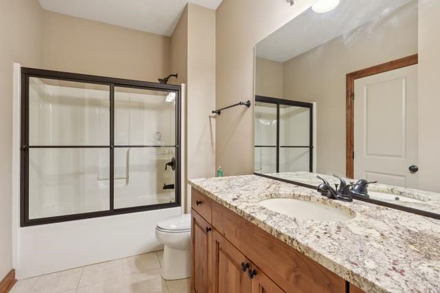 1128 Glen Oaks Drive, West Des Moines, IA 50266