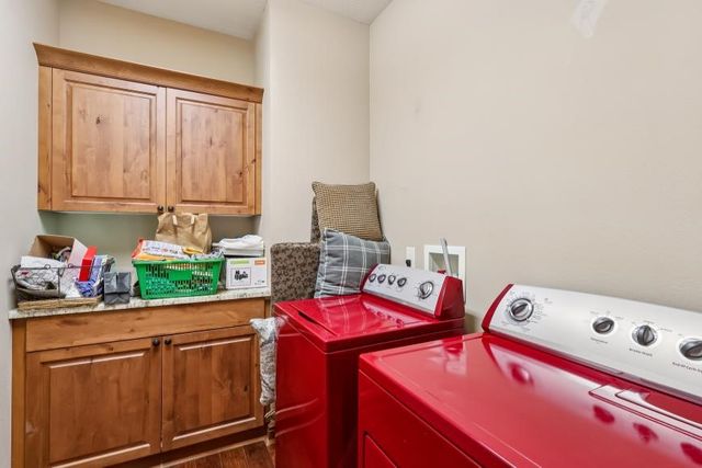 1128 Glen Oaks Drive, West Des Moines, IA 50266