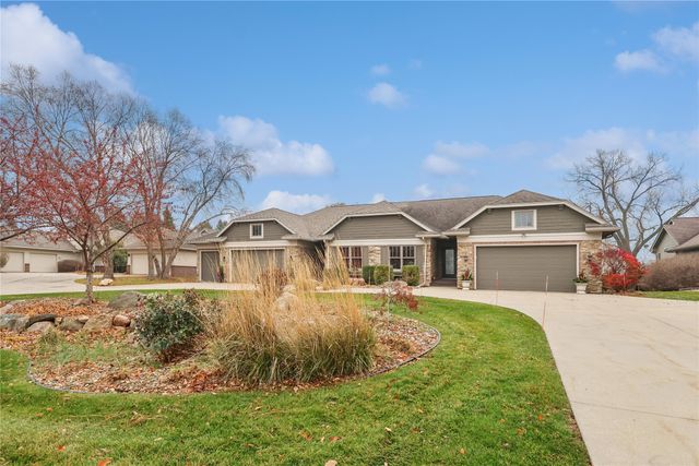 1128 Glen Oaks Drive, West Des Moines, IA 50266