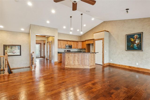 1128 Glen Oaks Drive, West Des Moines, IA 50266