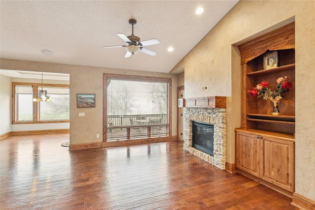 1128 Glen Oaks Drive, West Des Moines, IA 50266