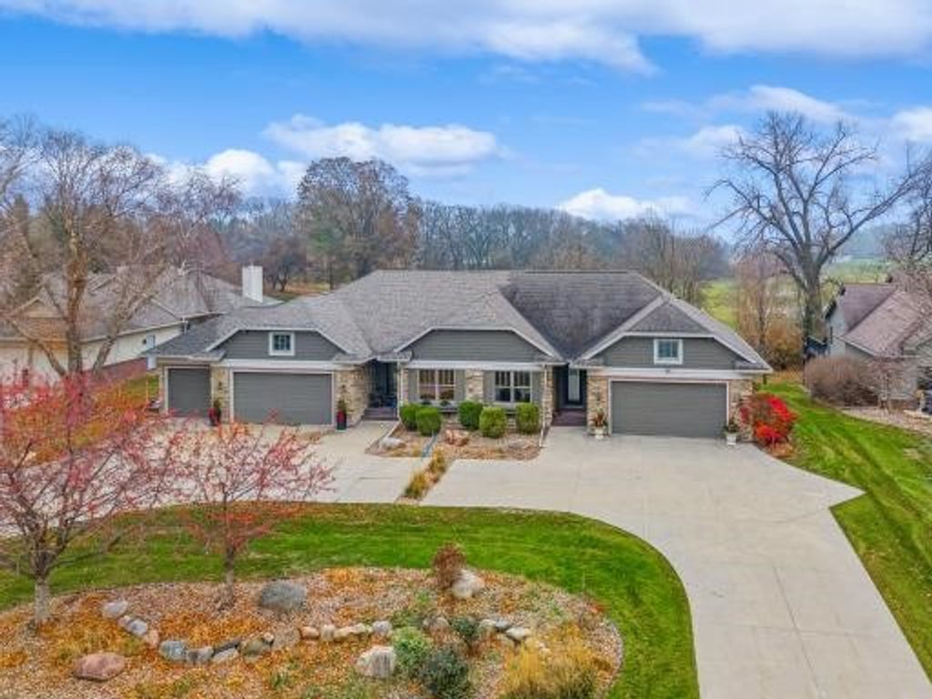 1128 Glen Oaks Drive, West Des Moines, IA 50266