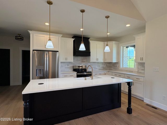 243 Sweet Grass Ct, Hodgenville, KY 42748