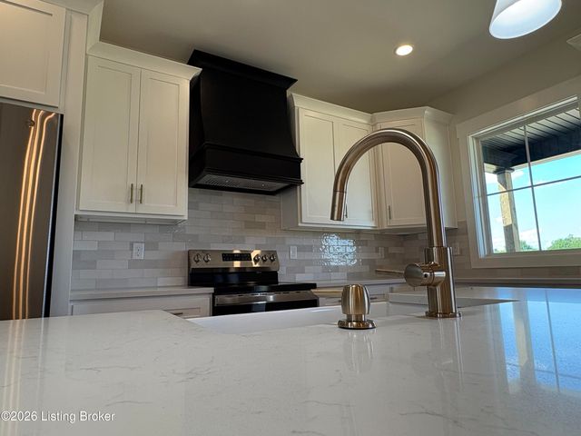 243 Sweet Grass Ct, Hodgenville, KY 42748