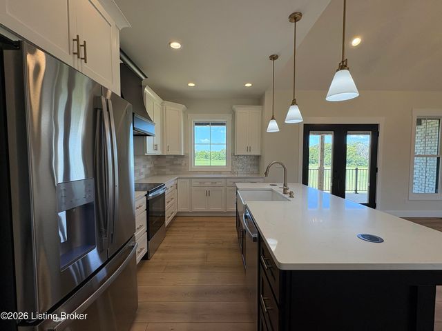 243 Sweet Grass Ct, Hodgenville, KY 42748