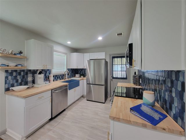 6601 Six J Court, Granbury, TX 76049