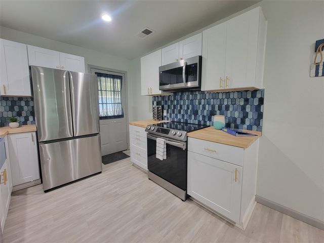 6601 Six J Court, Granbury, TX 76049