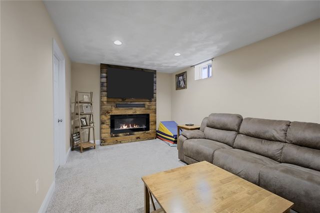 10 Willington Road, Pawtucket, RI 02861