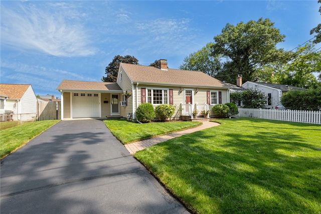 10 Willington Road, Pawtucket, RI 02861