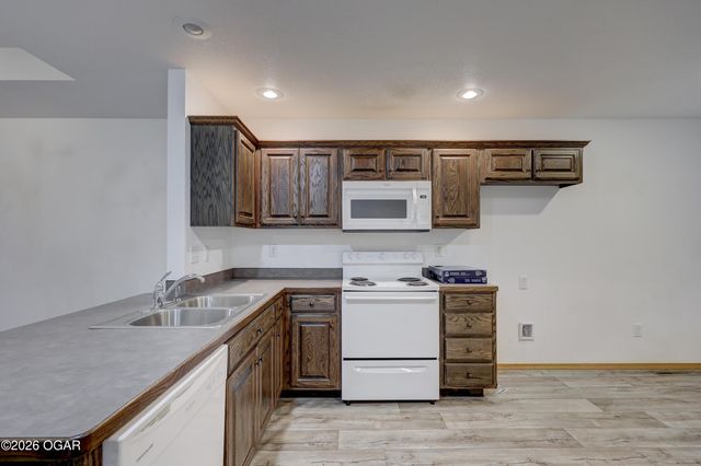 609 S Arch Street, Carterville, MO 64835