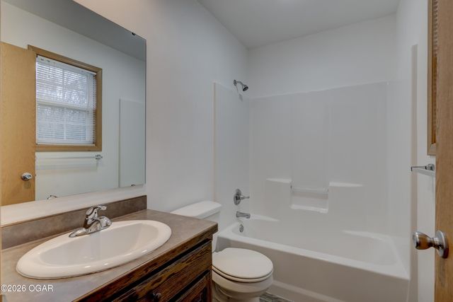 609 S Arch Street, Carterville, MO 64835