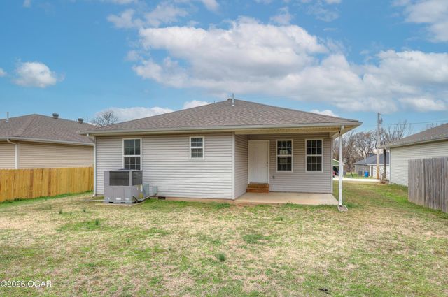 609 S Arch Street, Carterville, MO 64835