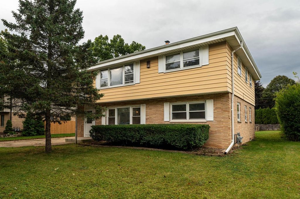 1409 N 116th STREET #1411, Wauwatosa, WI 53226