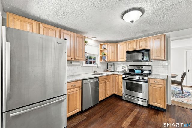 11 Farnham Road, West Hartford, CT 06119