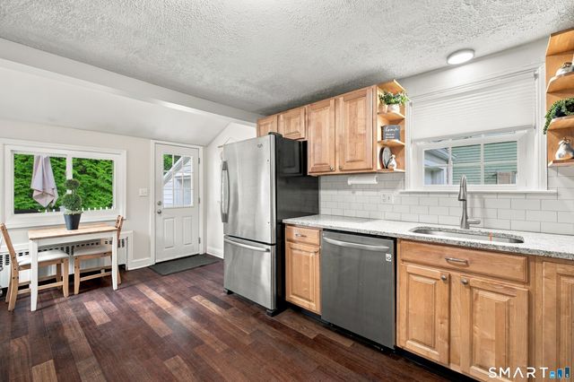 11 Farnham Road, West Hartford, CT 06119
