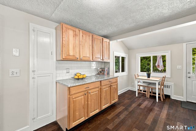 11 Farnham Road, West Hartford, CT 06119