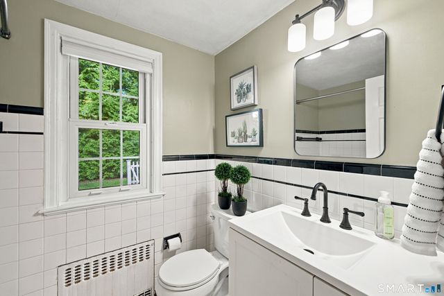 11 Farnham Road, West Hartford, CT 06119