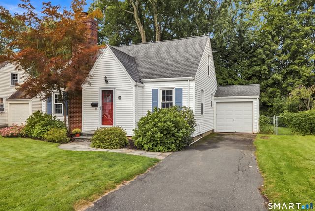 11 Farnham Road, West Hartford, CT 06119