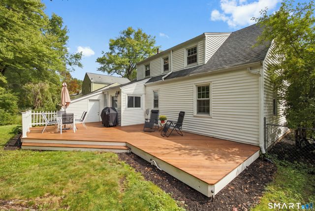 11 Farnham Road, West Hartford, CT 06119