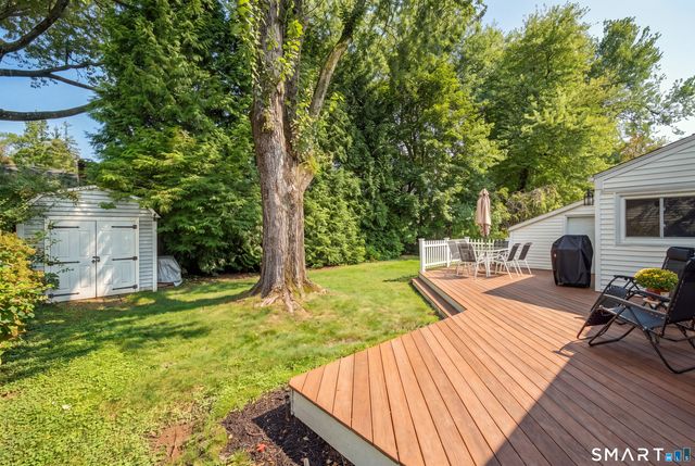 11 Farnham Road, West Hartford, CT 06119