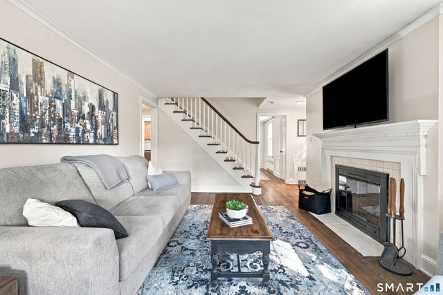 11 Farnham Road, West Hartford, CT 06119