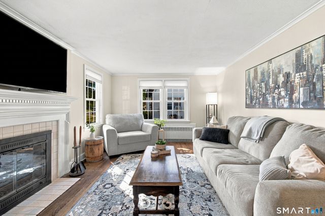 11 Farnham Road, West Hartford, CT 06119