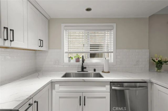 412 Burchett 17, Glendale, CA 91203