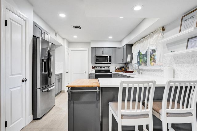 201 SE 24 Avenue, Boynton Beach, FL 33435