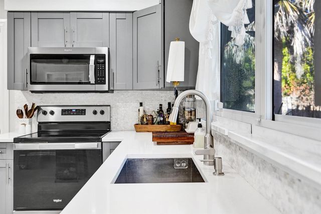 201 SE 24 Avenue, Boynton Beach, FL 33435