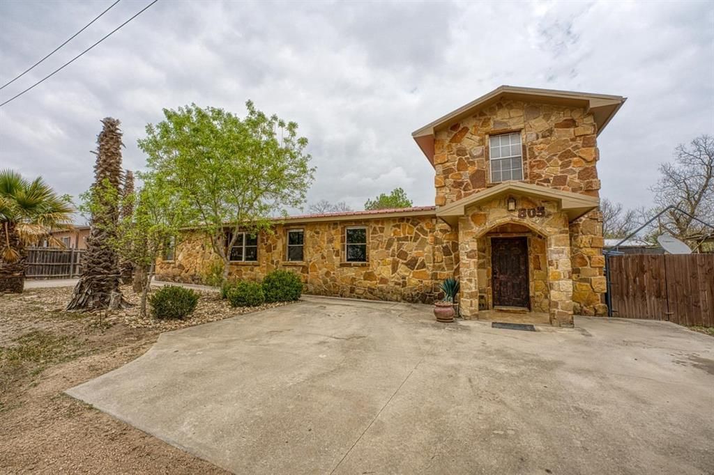 805 Van Buren DR, Granite Shoals, TX 78654