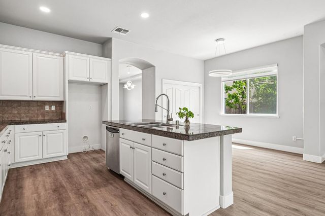 10236 Jenny Lynn Way, Elk Grove, CA 95757