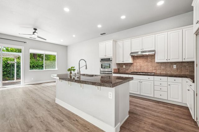 10236 Jenny Lynn Way, Elk Grove, CA 95757