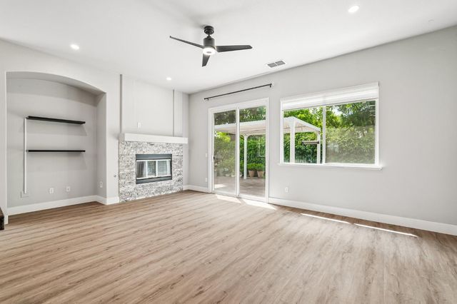 10236 Jenny Lynn Way, Elk Grove, CA 95757