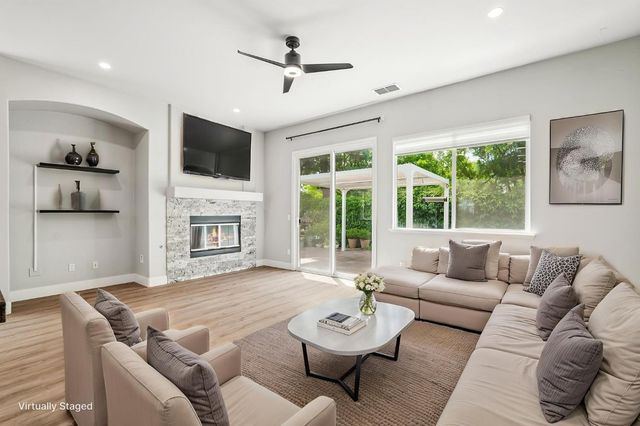 10236 Jenny Lynn Way, Elk Grove, CA 95757