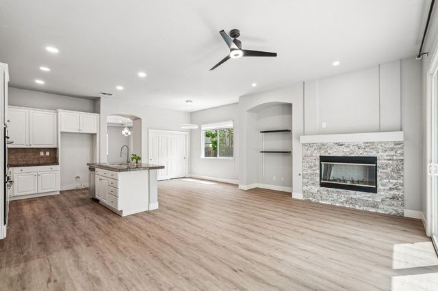 10236 Jenny Lynn Way, Elk Grove, CA 95757