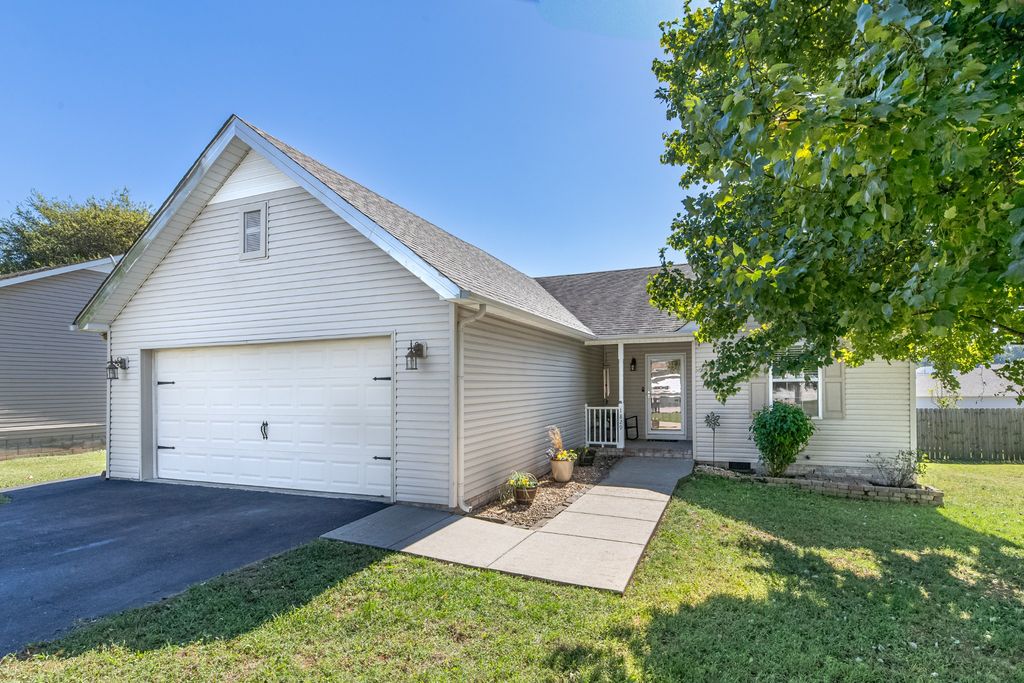 1829 Emily Ln, Columbia, TN 38401