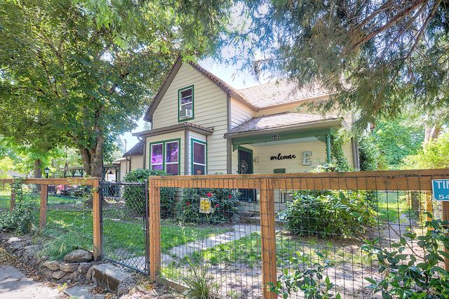 416 NW Booth Street, Grants Pass, OR 97526