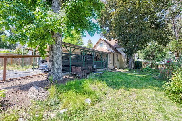 416 NW Booth Street, Grants Pass, OR 97526
