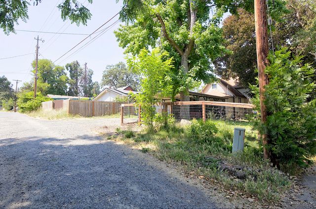 416 NW Booth Street, Grants Pass, OR 97526
