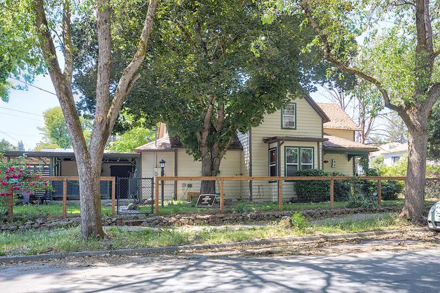 416 NW Booth Street, Grants Pass, OR 97526