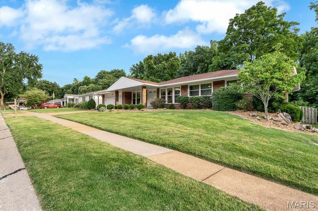 13120 Greenbough Drive, St Louis, MO 63146