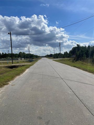 102 Road 5105, Cleveland, TX 77327